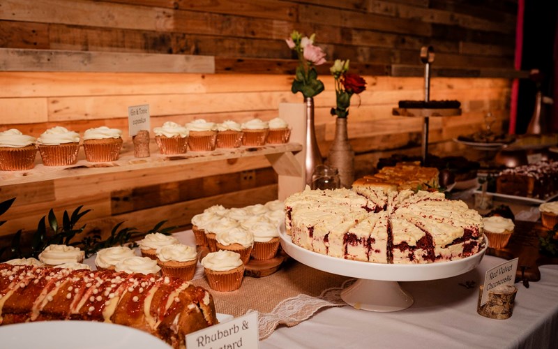 Ashbarton Estate - Ash Barton wedding venue Devon cakes